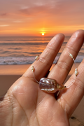Áurea ✨ (La luz dorada del atardecer sobre el mar.)